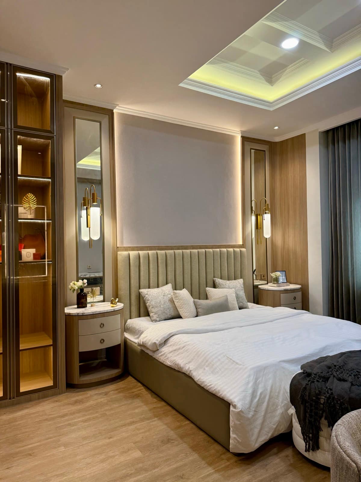 Buaran interior photograph 1