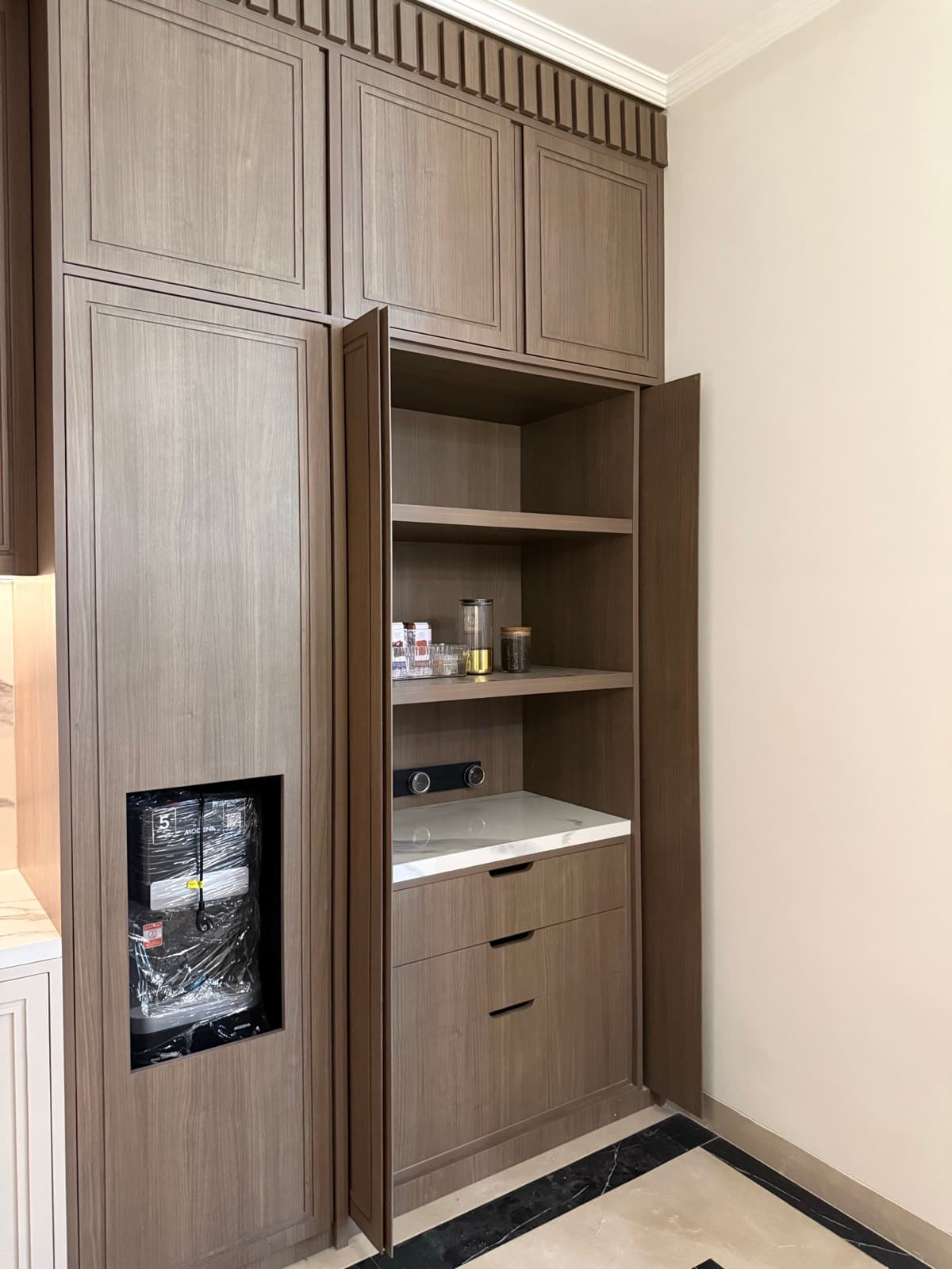 Buaran interior photograph 9