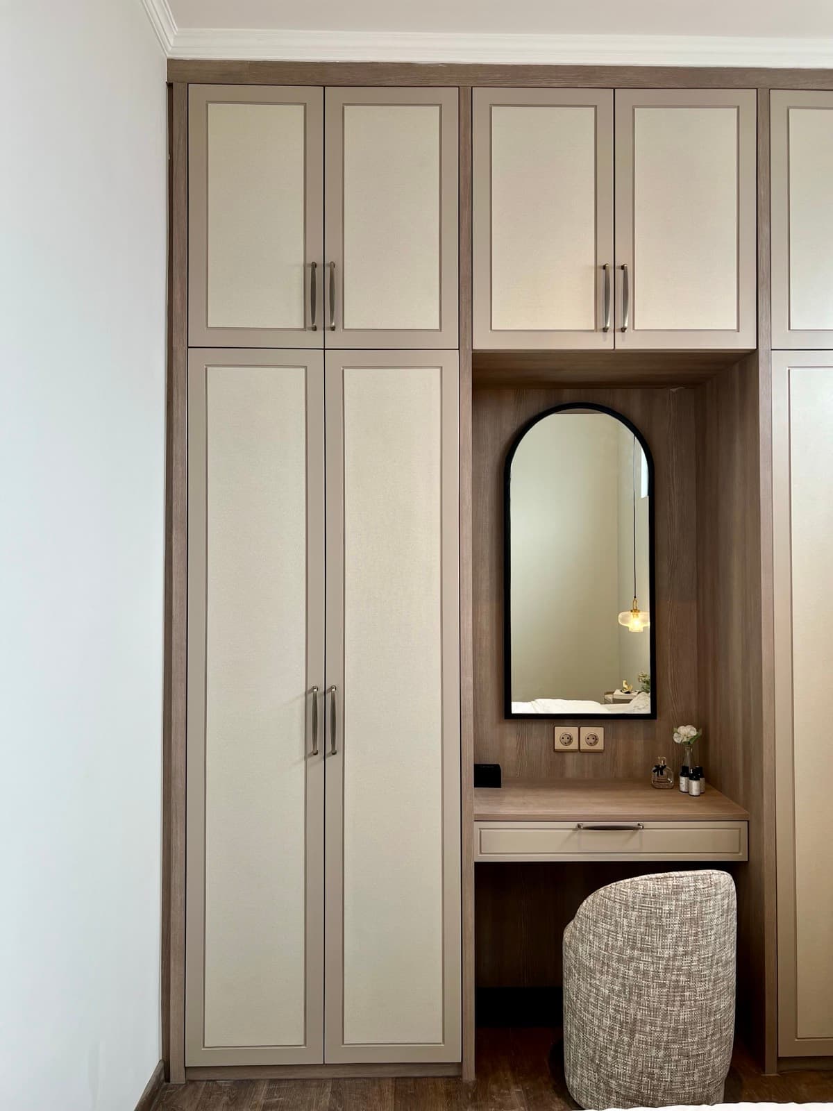 Buaran interior photograph 12
