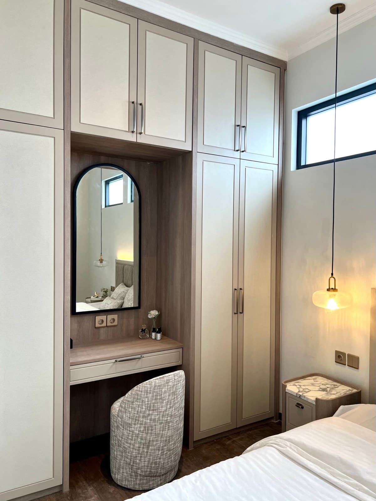 Buaran interior photograph 13