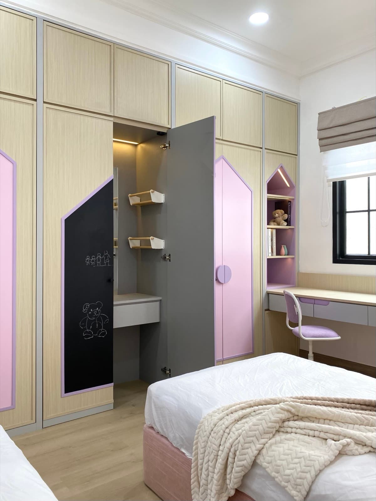 Imperial Gading interior photograph 7