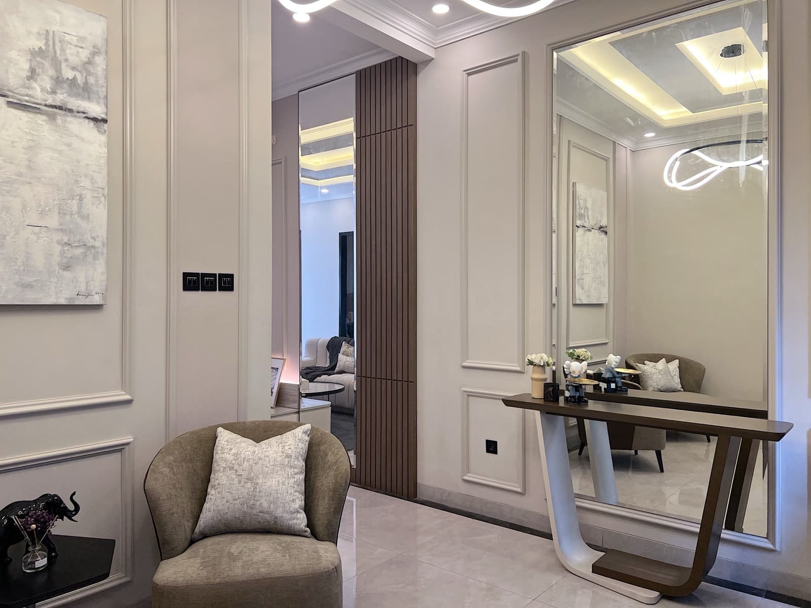 Jagakarsa interior photograph 5