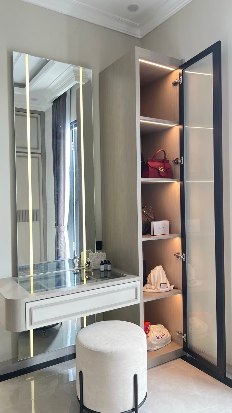 Jagakarsa interior photograph 9