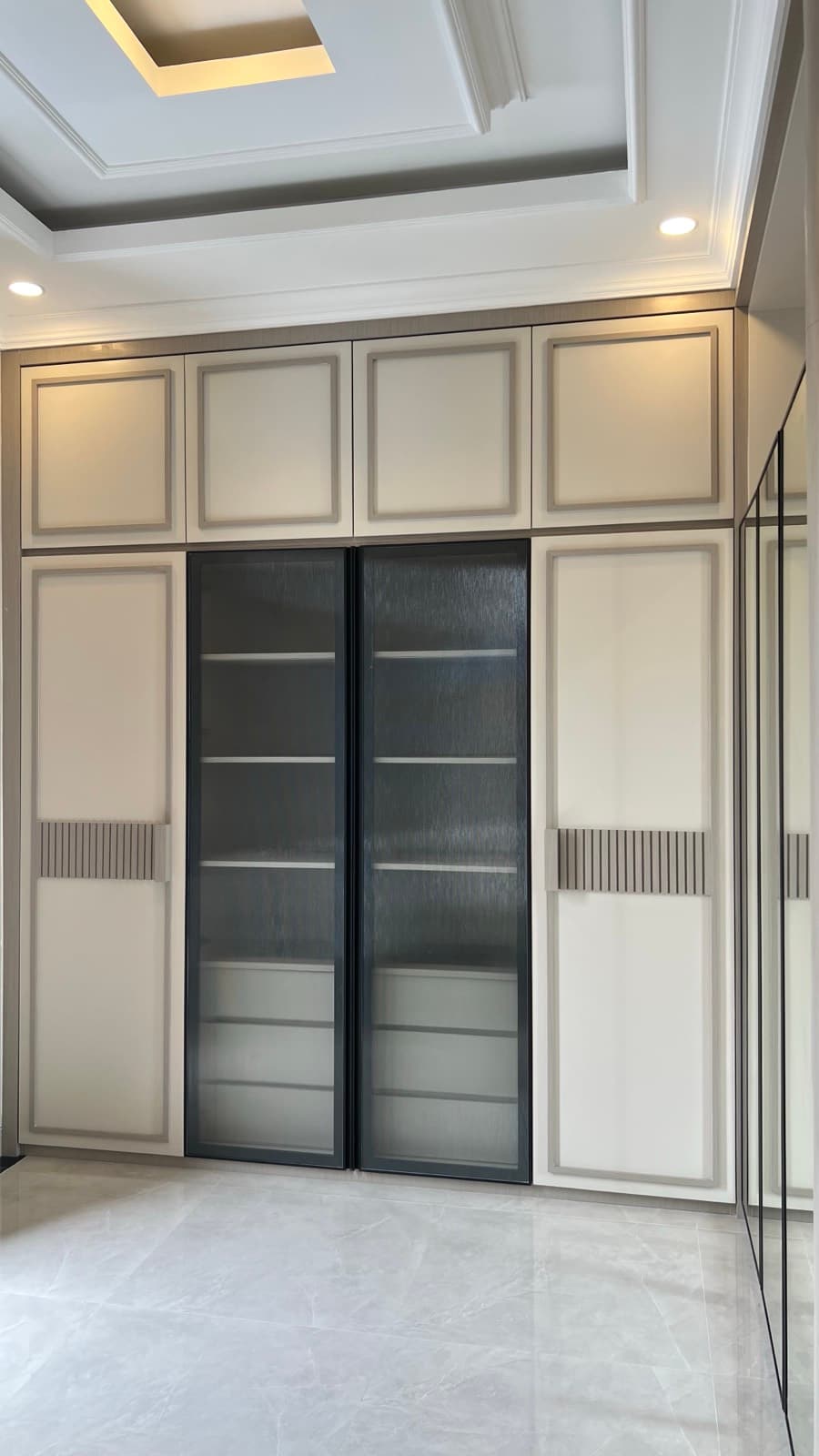 Jagakarsa interior photograph 10