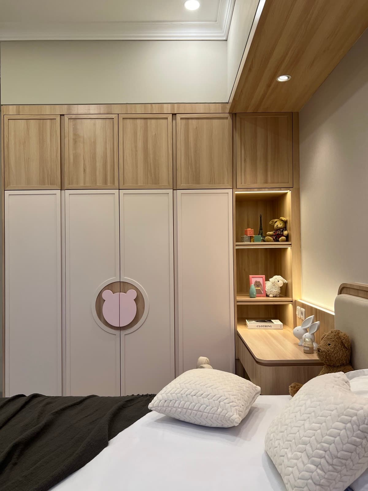 Jagakarsa interior photograph 11