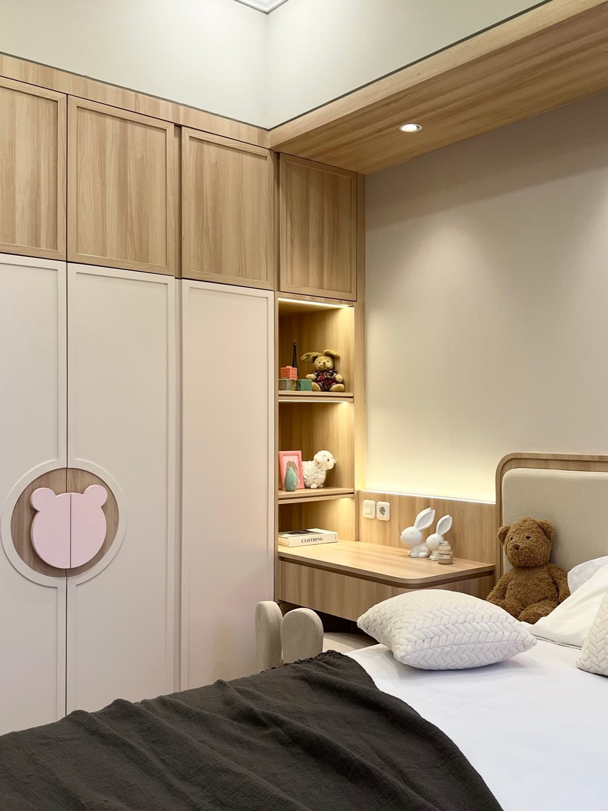 Jagakarsa interior photograph 12