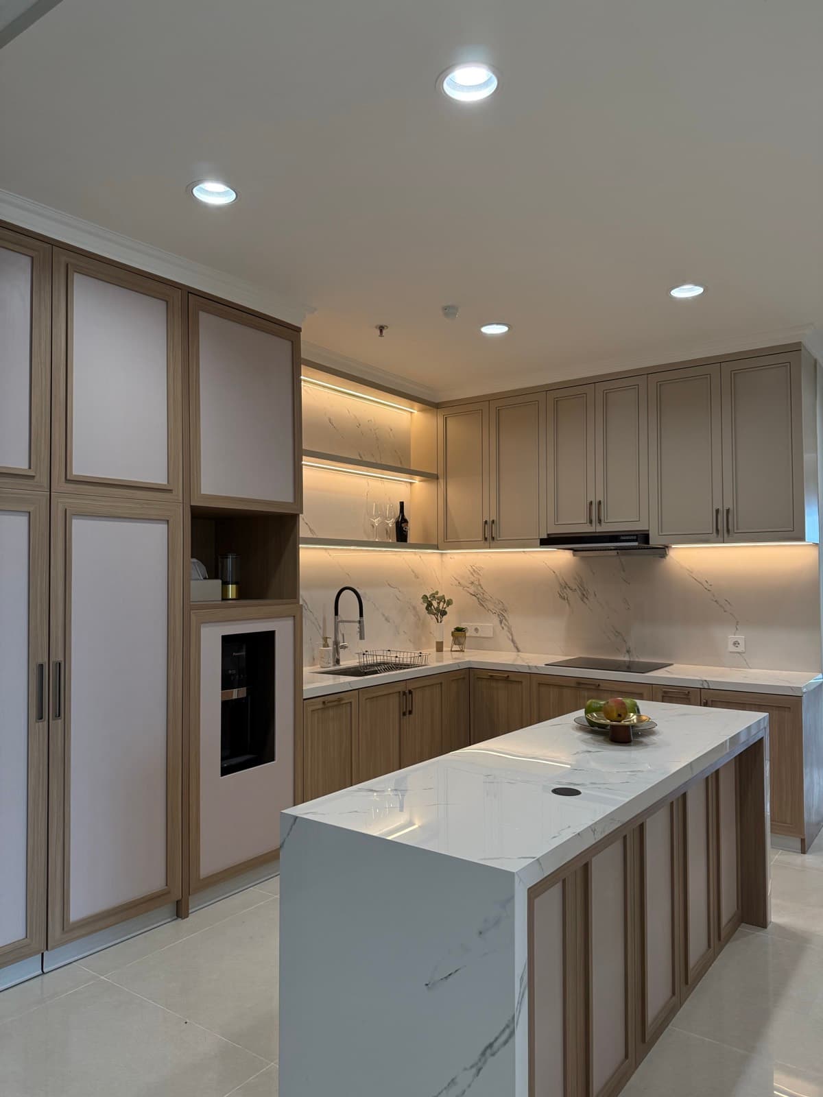 Kedoya Apartment interior photograph 2