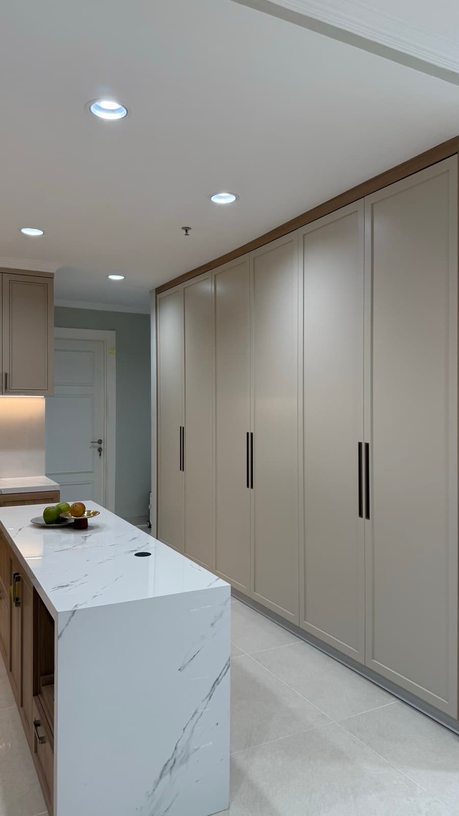 Kedoya Apartment interior photograph 5