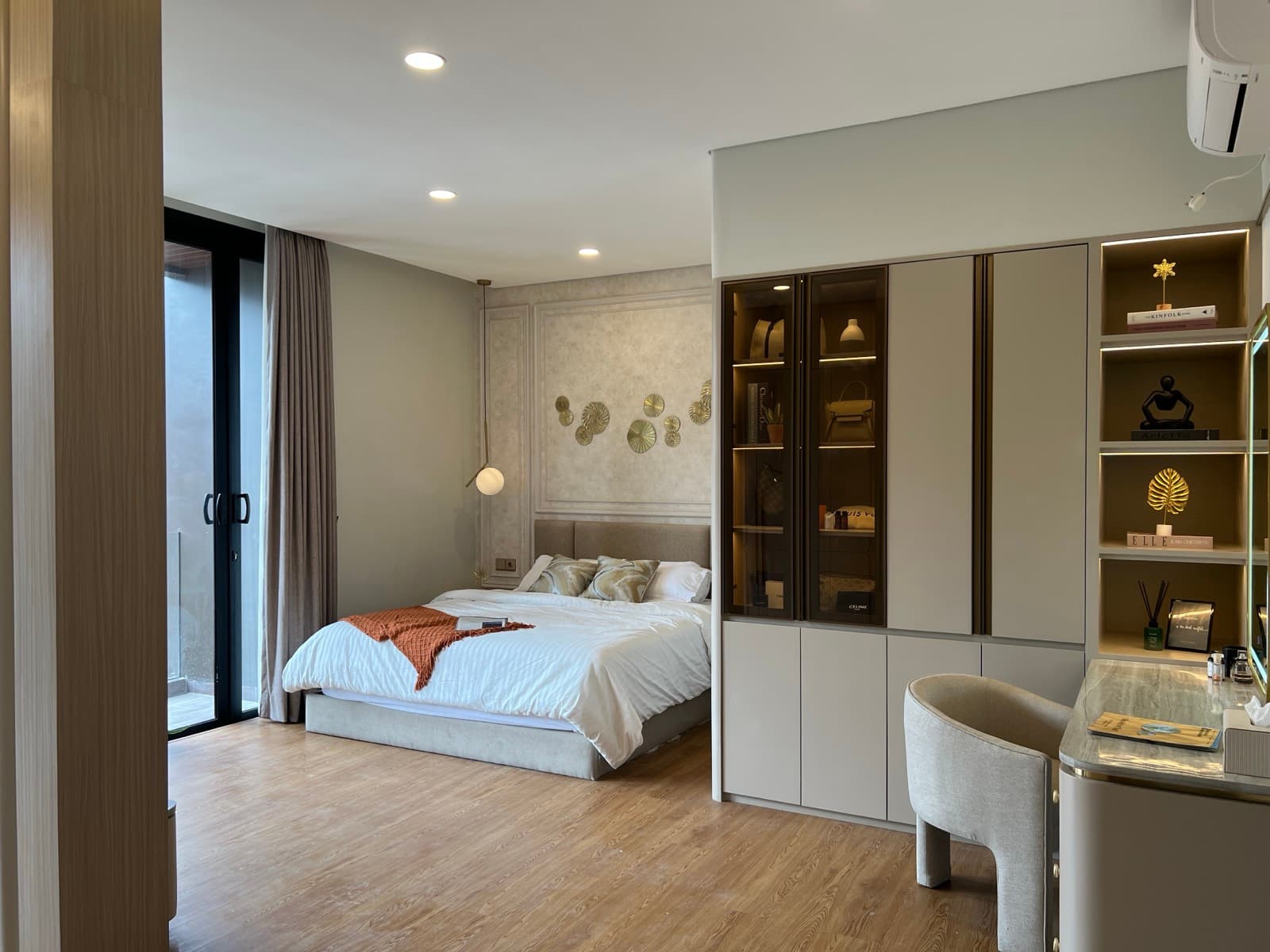 Kinaya Andara interior photograph 3