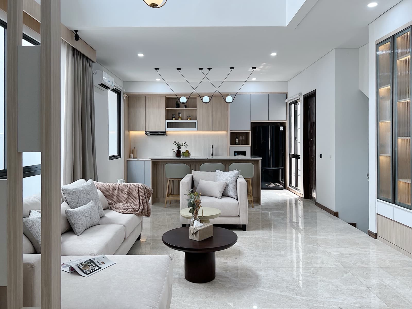 Kiyomi Zora BSD interior photograph 3