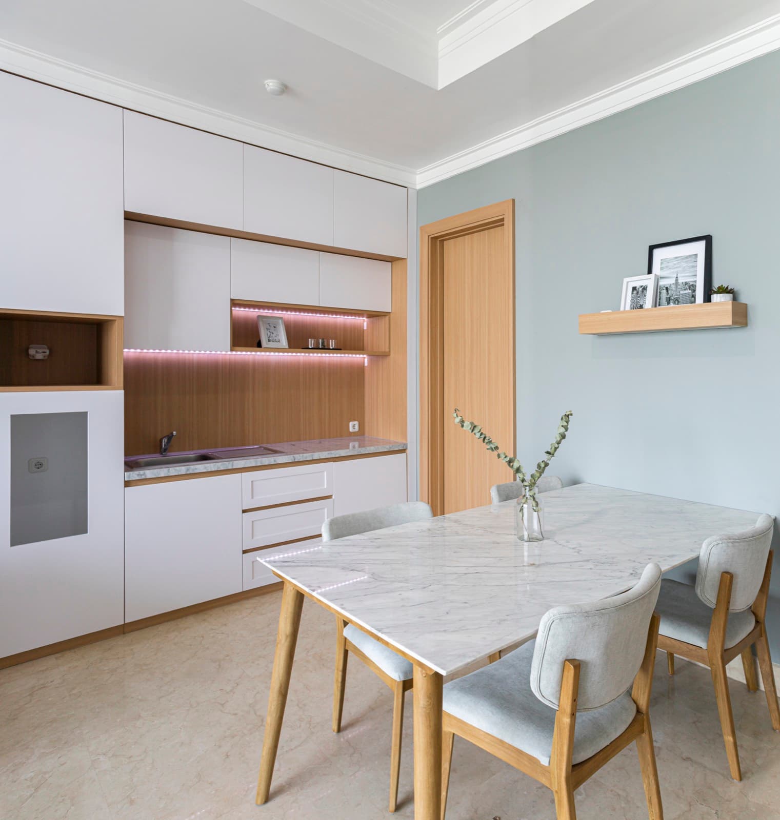 Residence 8 Senopati interior photograph 4