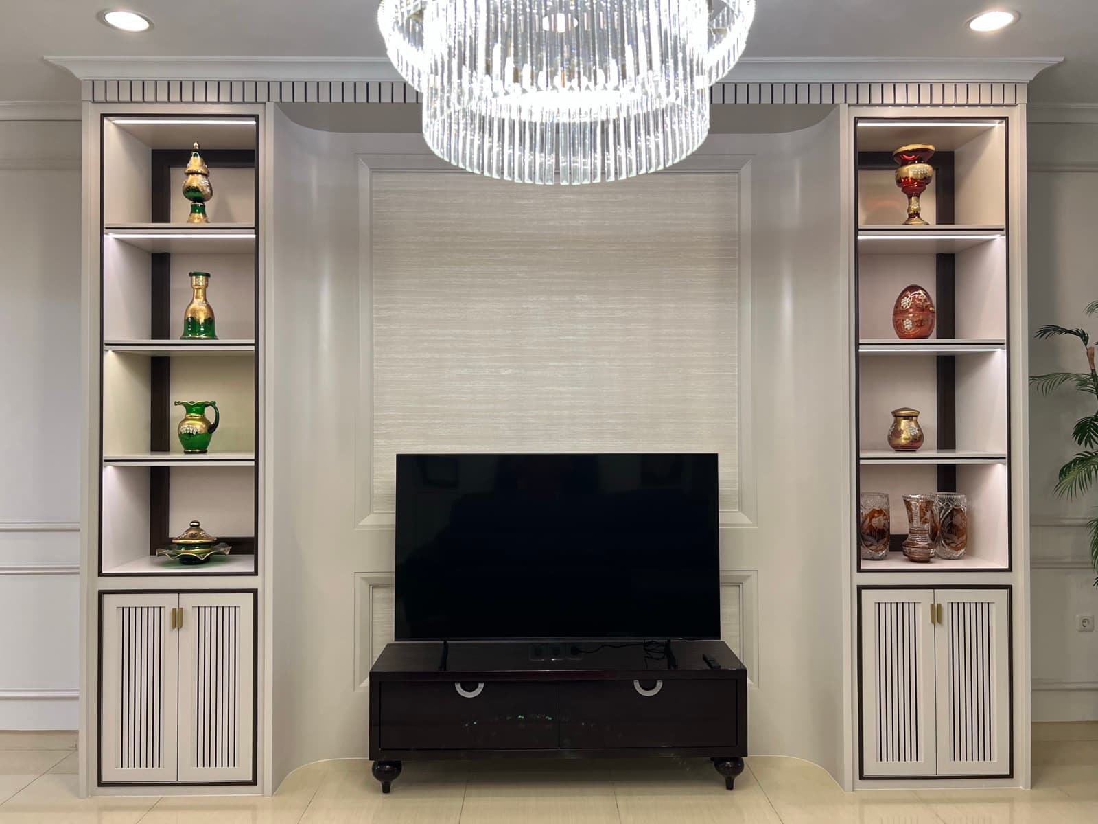 Tebet interior photograph 4
